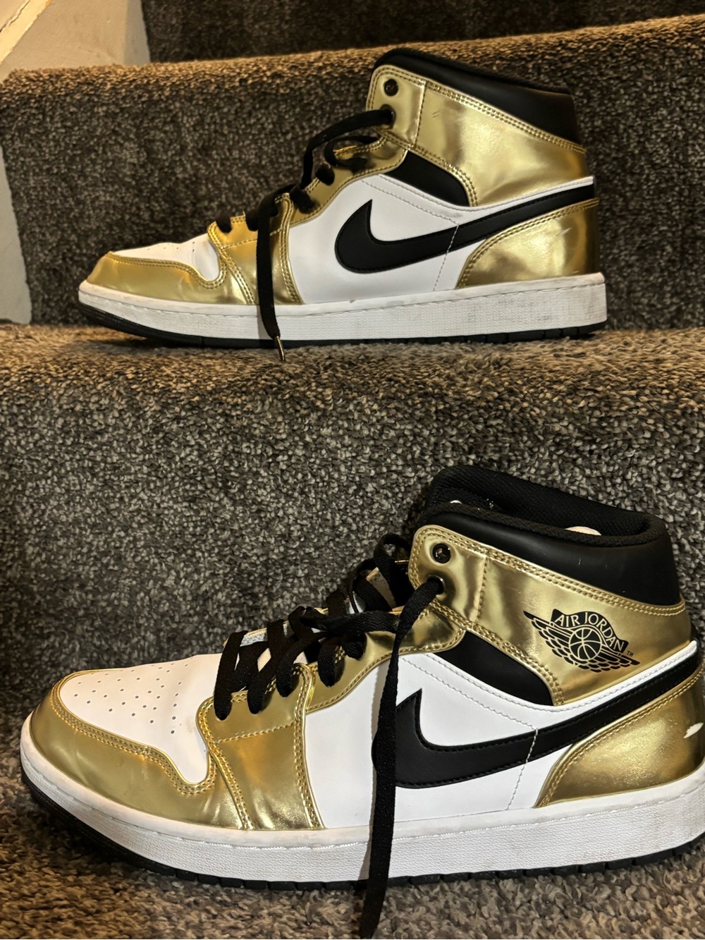 Nike Air Jordan 1 Mid Metallic Gold size 12